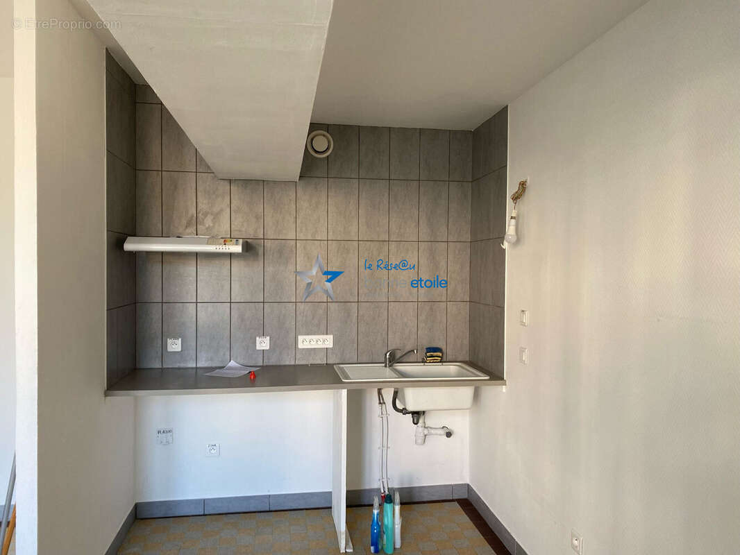 Immeuble - Neufchâtel-en-Saosnois - Guy Garreau - Bonne étoile immobilier - Appartement à NEUFCHATEL-EN-SAOSNOIS