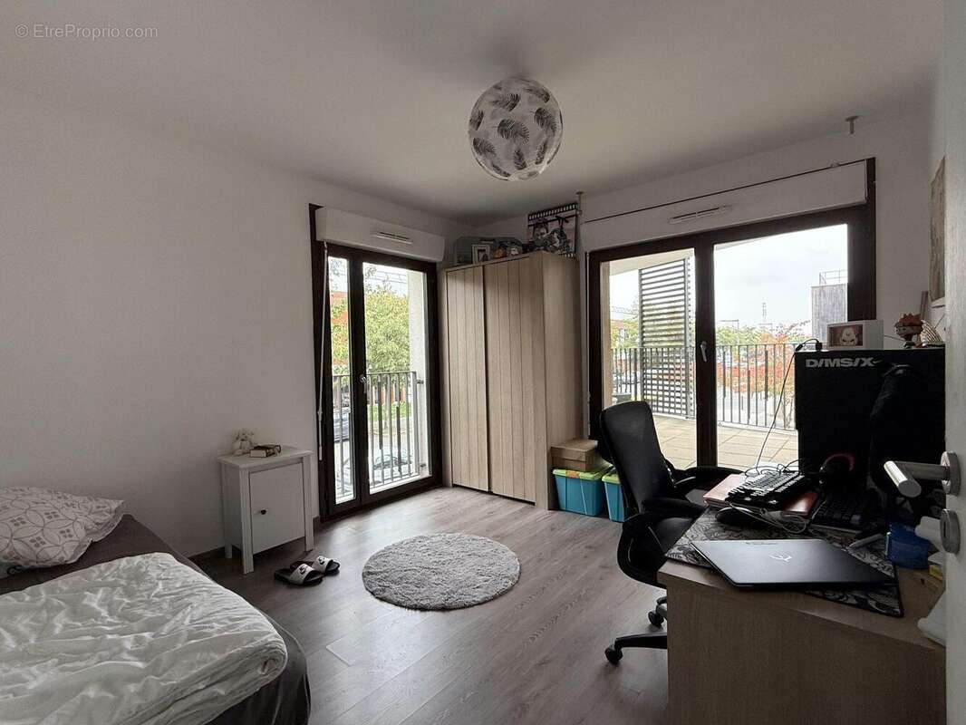 Appartement à LES PAVILLONS-SOUS-BOIS