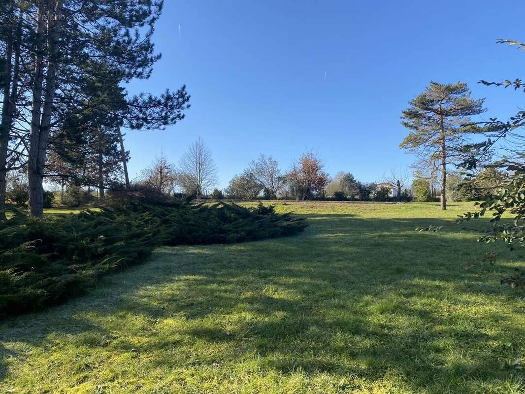 Maison à BARBEZIEUX-SAINT-HILAIRE