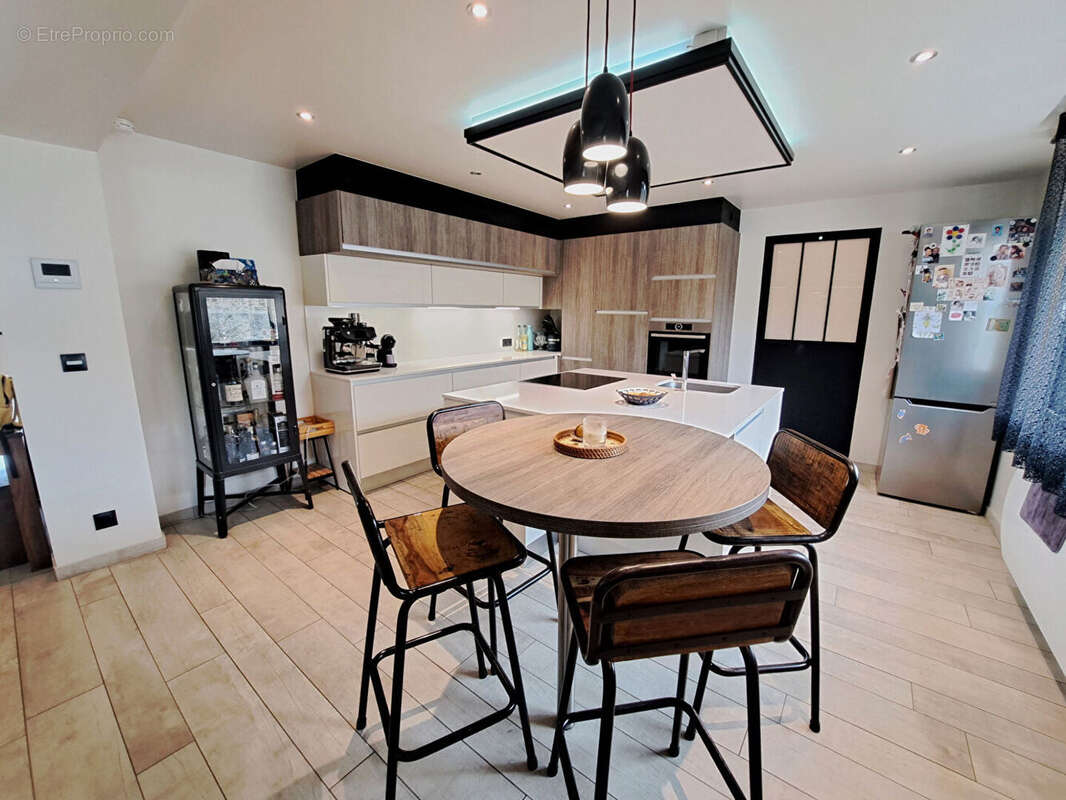 Maison à LES ECRENNES