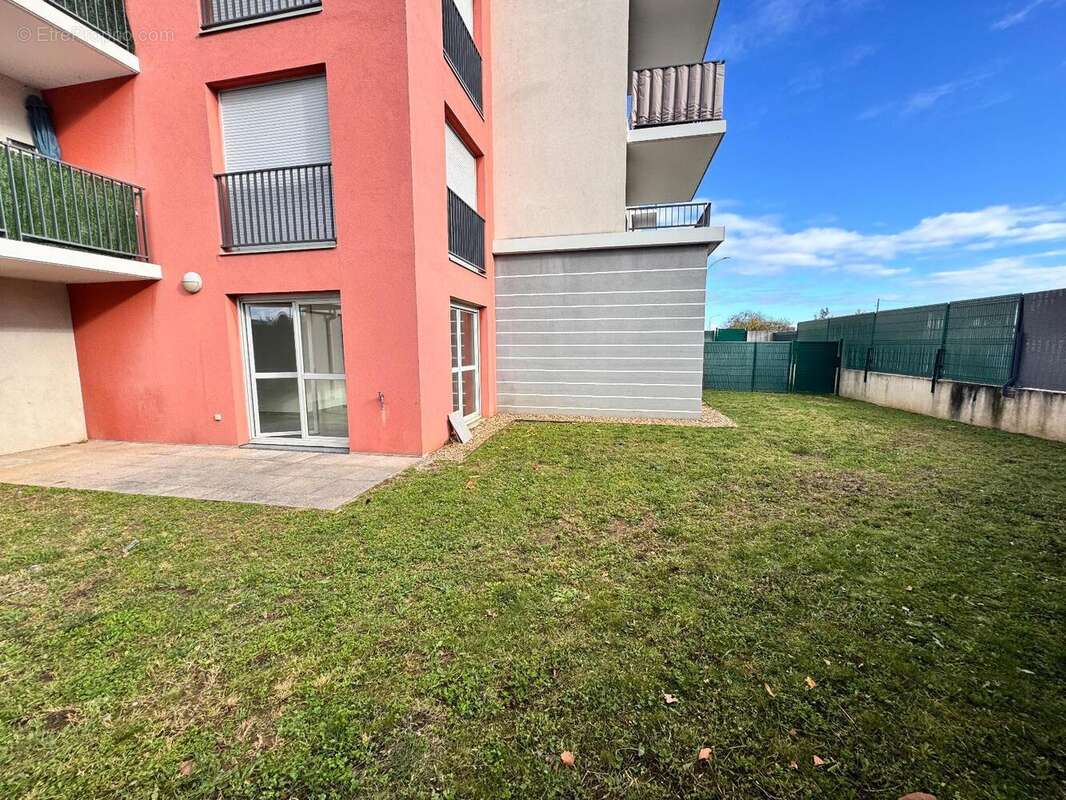   - Appartement à VILLEFRANCHE-SUR-SAONE