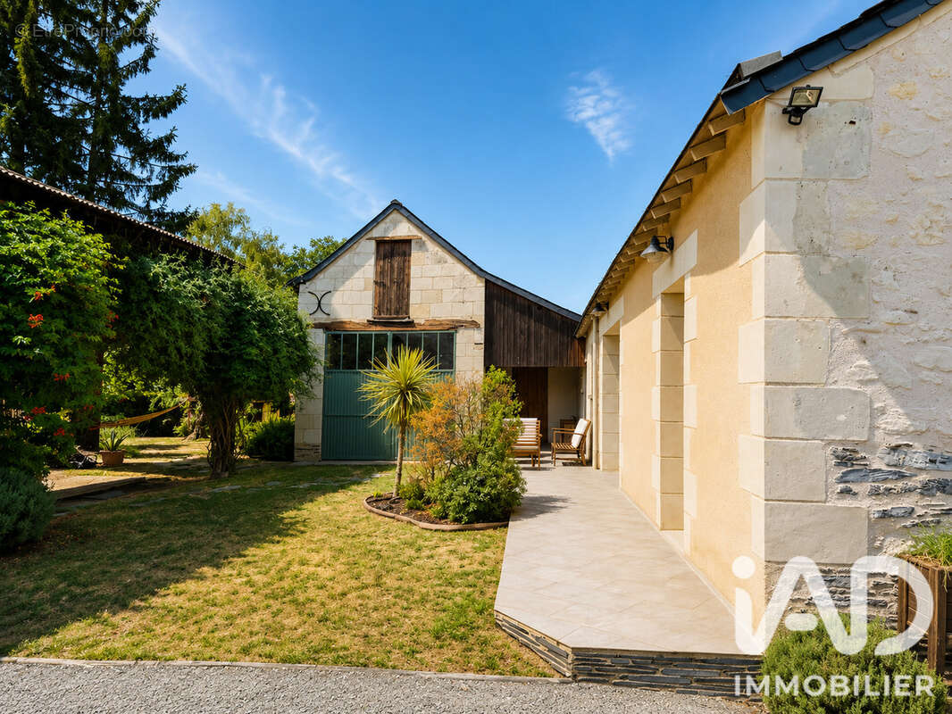 Maison 173 m² à Maze  - photo 2