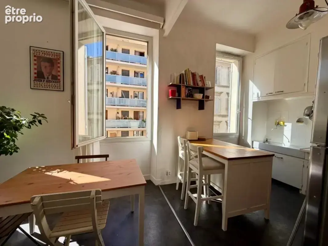 Vente Appartement T3/T4 77 m² Marseille 1er – Quartier Longchamp (Charmant 3 Fenêtres Marseillais) - photo 2