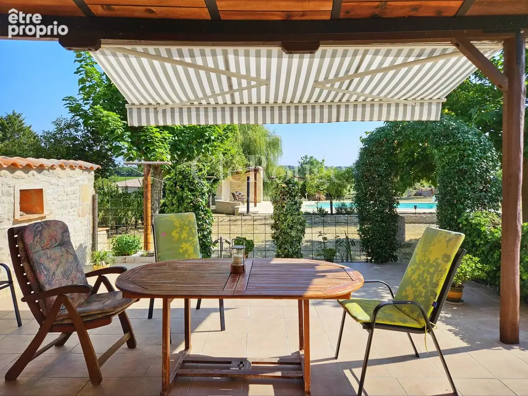 Charmante propriété à la campagne avec piscine, vues dégagées et beau potentiel d’aménagement - photo 8