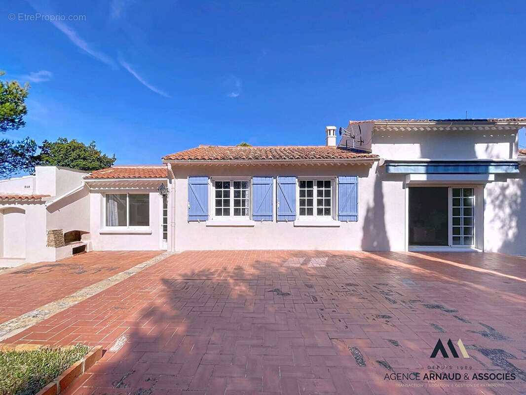 Maison à SAINT-CYR-SUR-MER