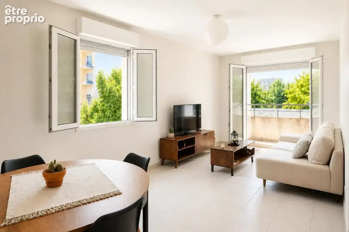 Appartement à BAGNOLS-SUR-CEZE