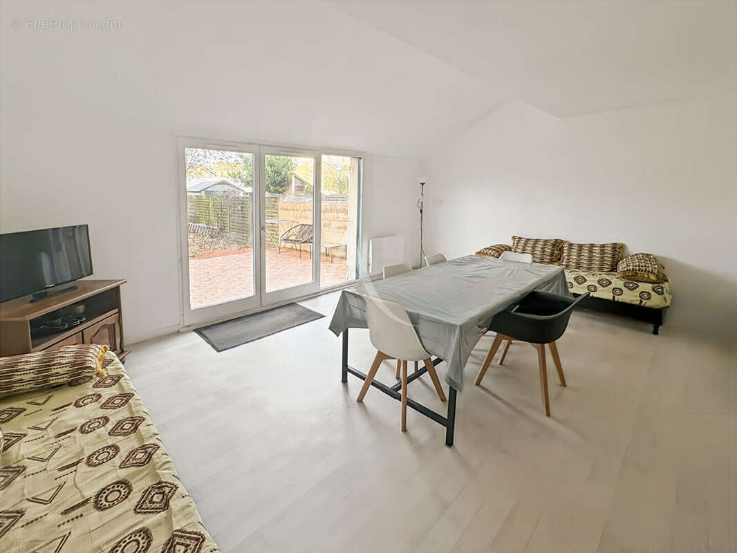 Maison à JOUY-LE-MOUTIER