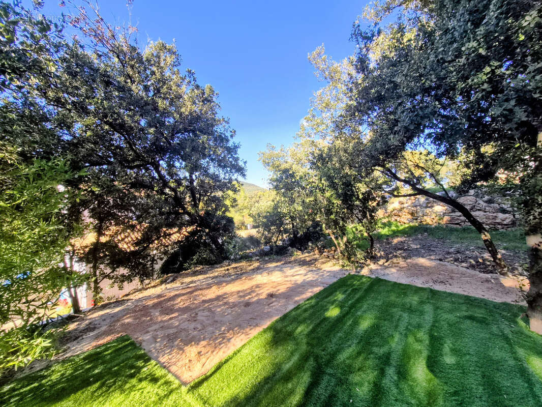 Maison à FLASSANS-SUR-ISSOLE