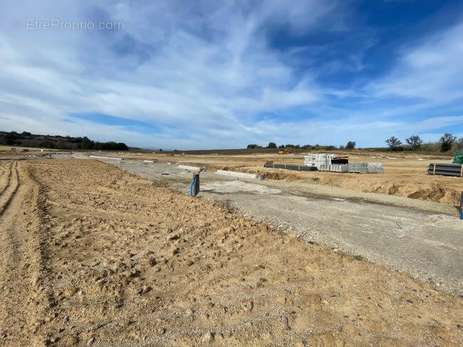 Terrain à SAINT-JEAN-LASSEILLE