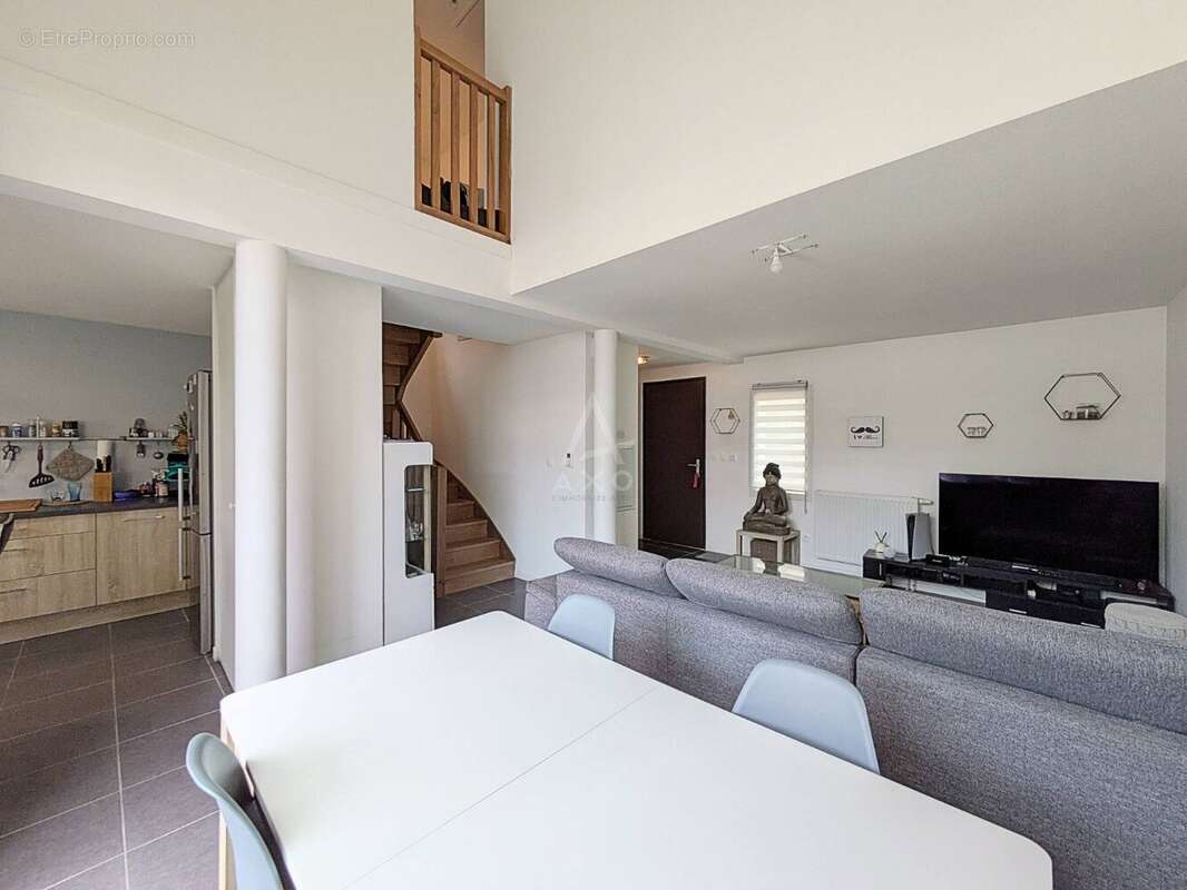 Maison 3 pièces  69 m²  Jardin, dépendance et stationnement - photo 5