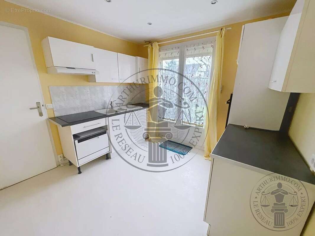 Maison à MONDONVILLE-SAINT-JEAN