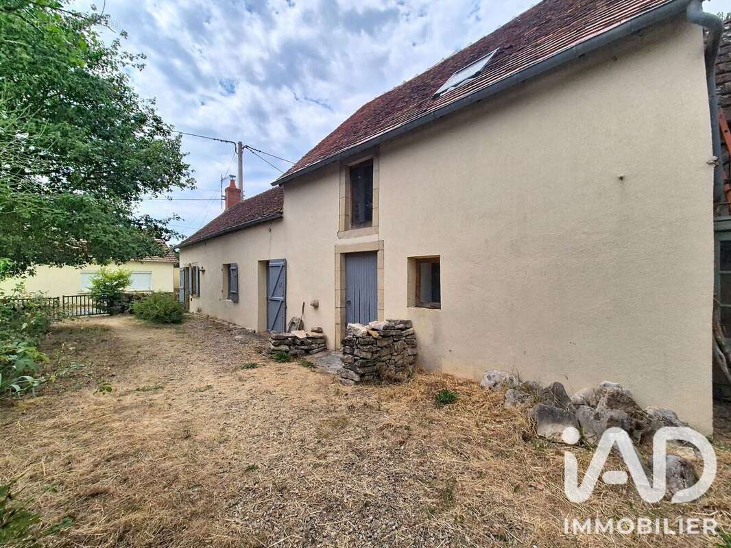 Maison 100 m² à Neuilly-En-Dun  - photo 2