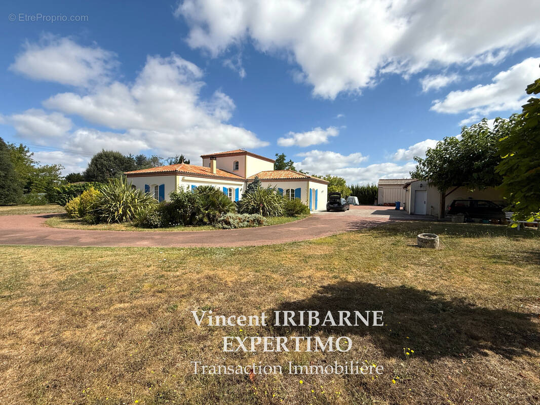 Maison à SAINTES