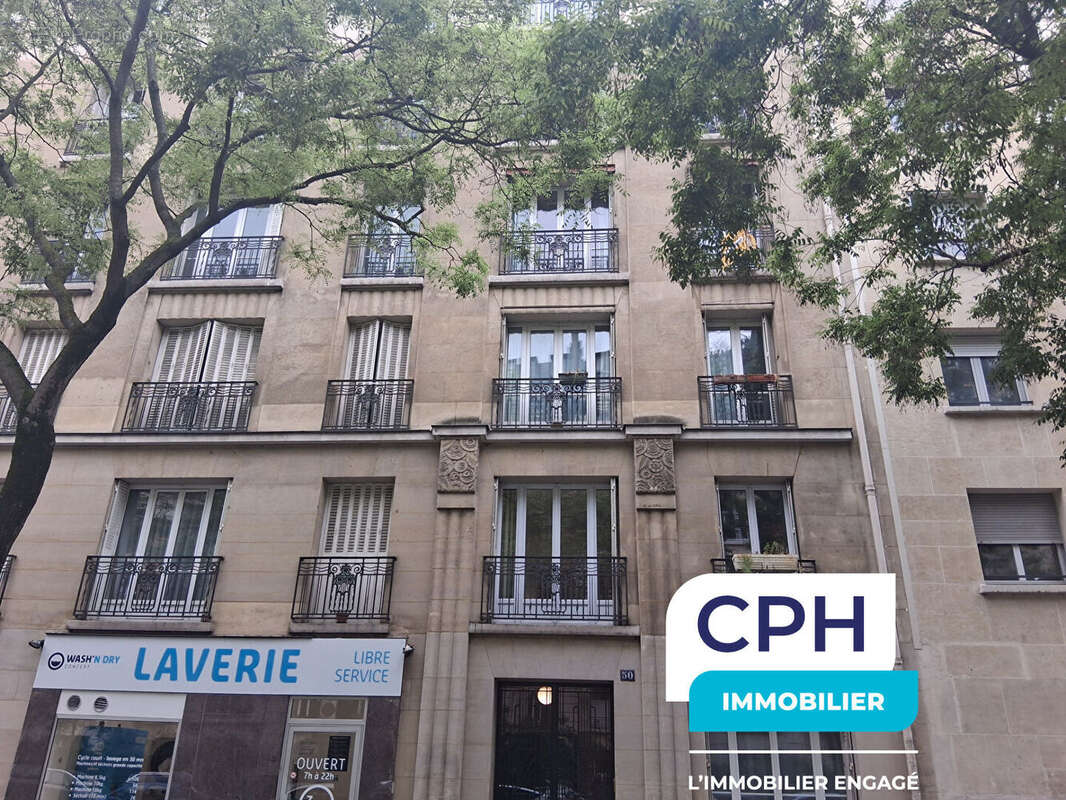 Appartement à PARIS-16E
