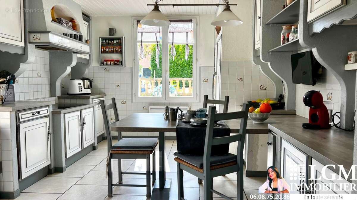 Charleval – Demeure provençale de caractère de 230 m² avec piscine et jardin arboré - photo 6