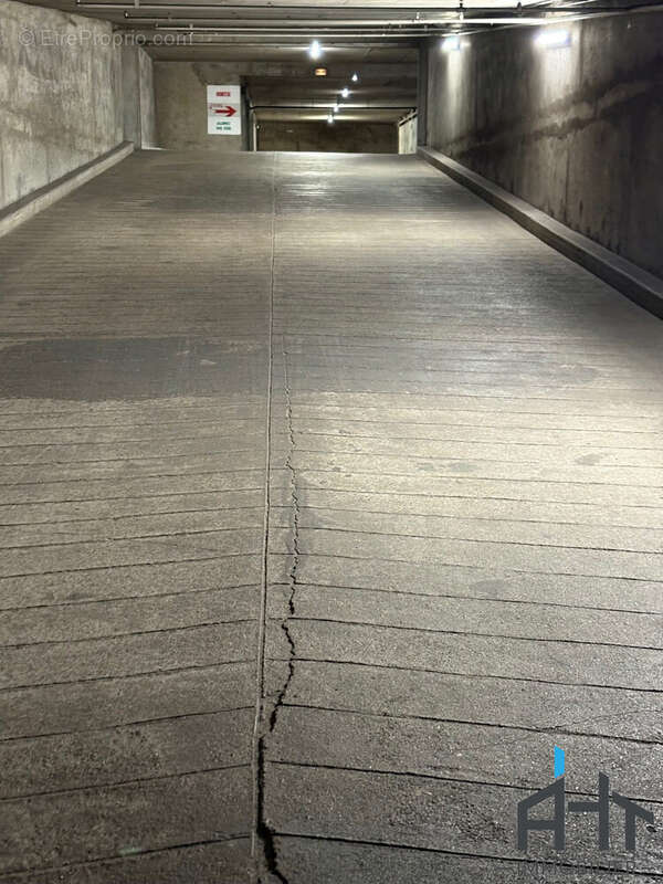 Parking à PARIS-20E