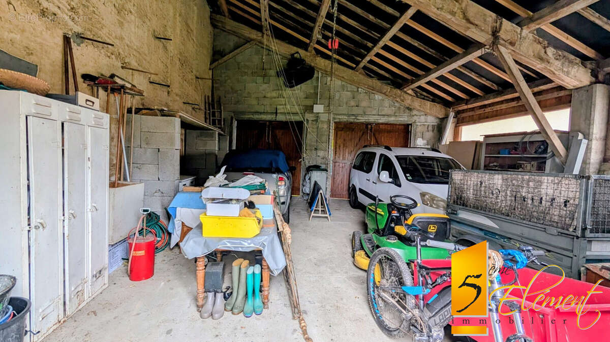 Maison à SAINT-PIERRE-DE-BRESSIEUX