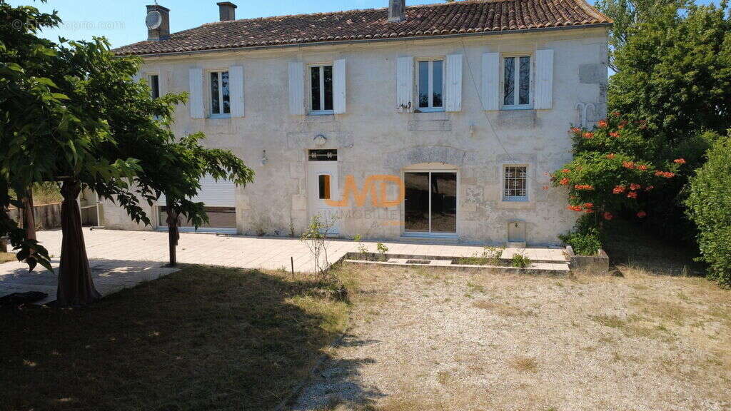 Maison charentaise de caractère aux environs de Cognac - photo 2