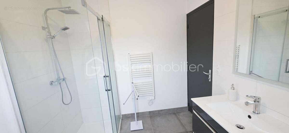 Maison T5 récente (2012) – 4 chambres et confort énergétique (DPE C) - photo 15