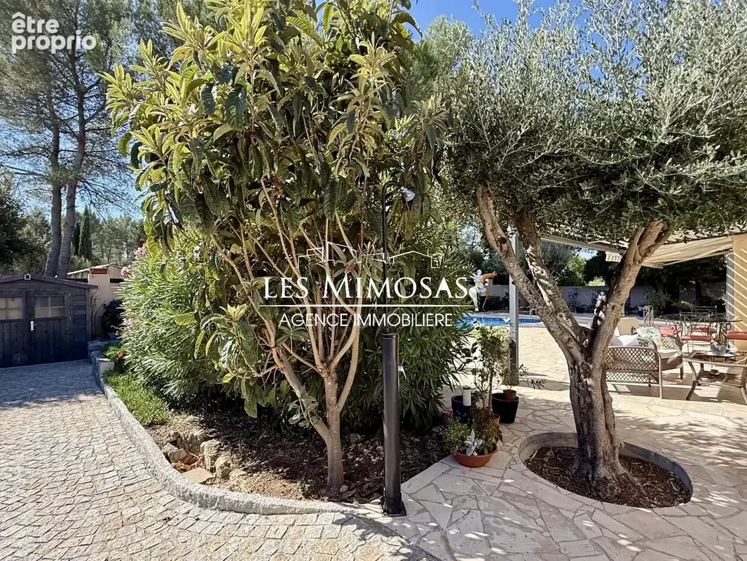 Vidauban, maison de plain-pied  – terrain 2500m² – piscine – garage - photo 9
