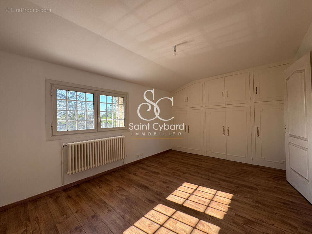 Maison à ROULLET-SAINT-ESTEPHE