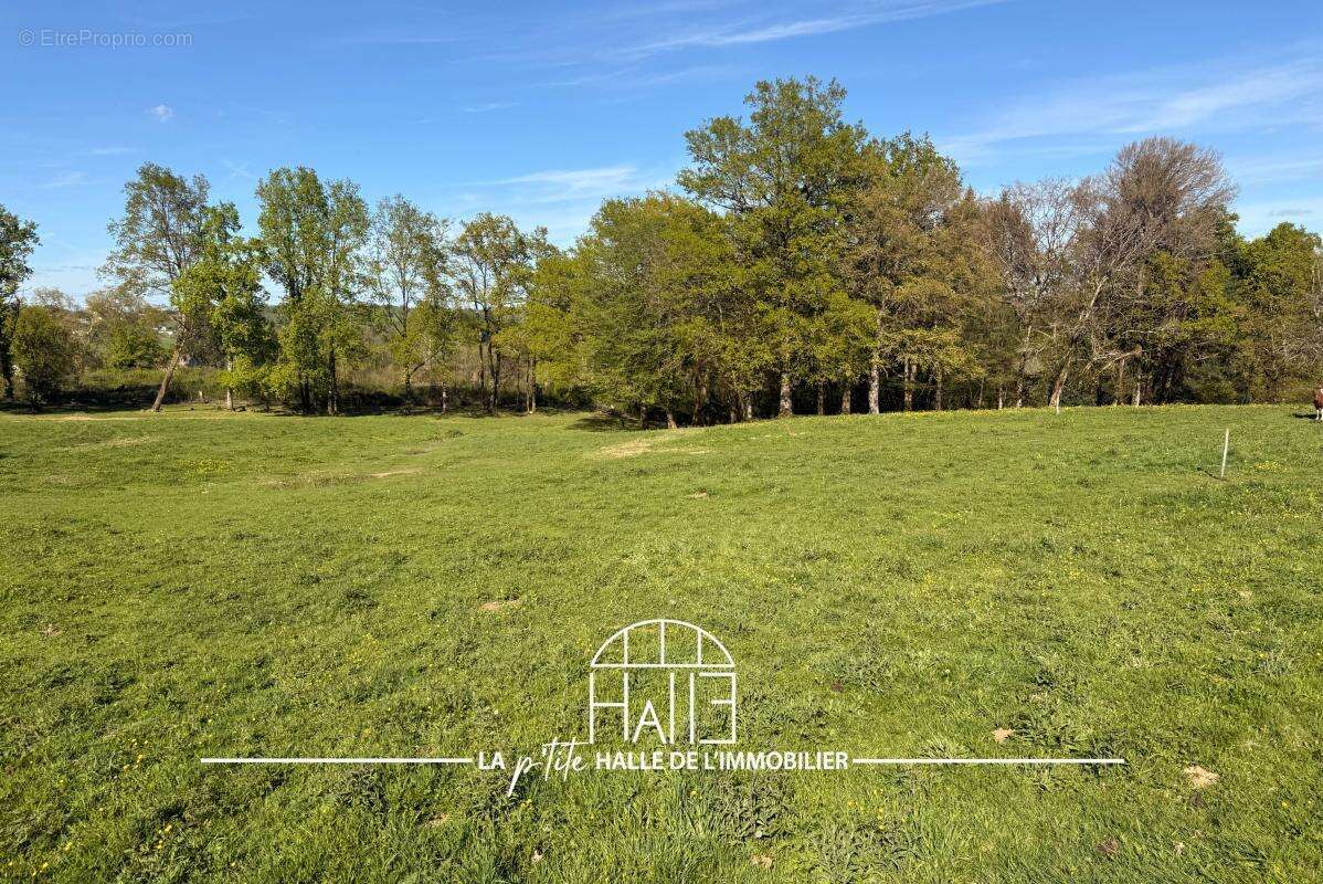 Terrain à SAINT-JUST-LE-MARTEL