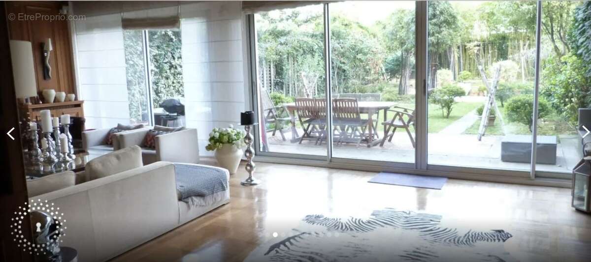Appartement à L'ARBRESLE