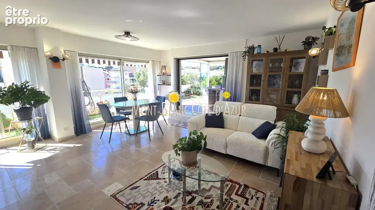 Appartement type villa sur le toit de 80 m2 environ, 3 chambres, vue mer, terrasse 100 m2, garage, cave - photo 4