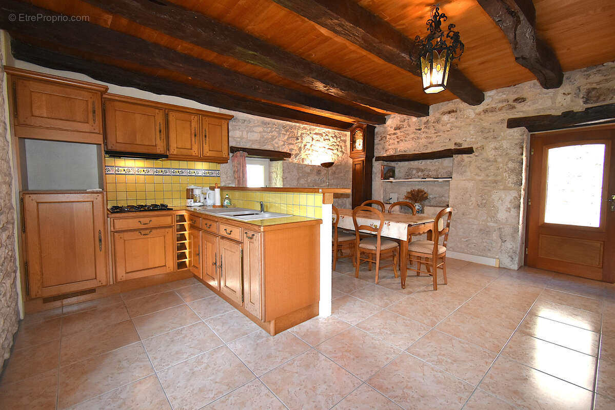 Maison à MONTAIGU-DE-QUERCY