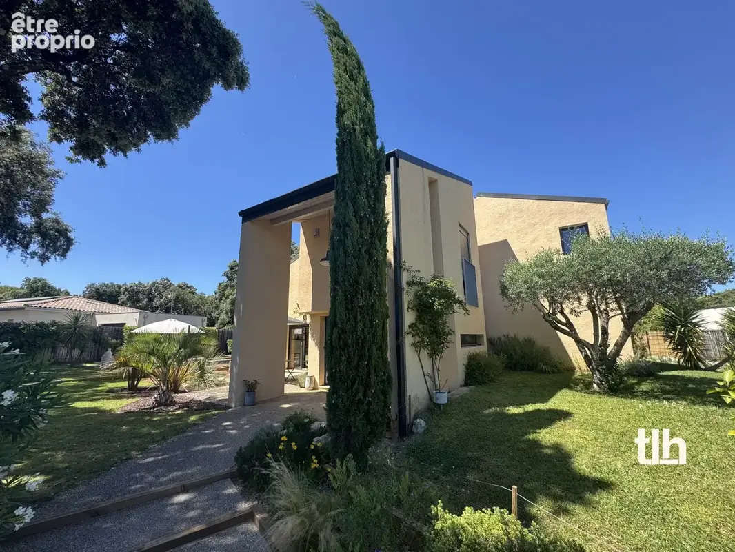 Maison 202 m² à Saint-Genies-Des-Mourgues  - photo 2
