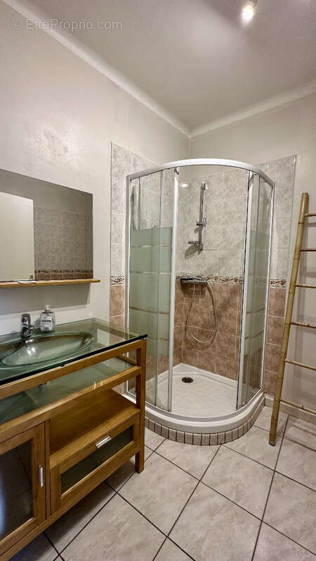 Maison à SAINT-CHAPTES