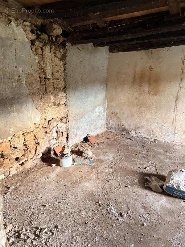 Maison à rénover avec dépendances - photo 4
