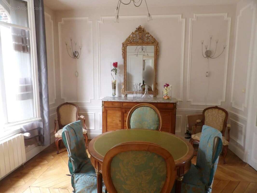 Maison à HOUDAN