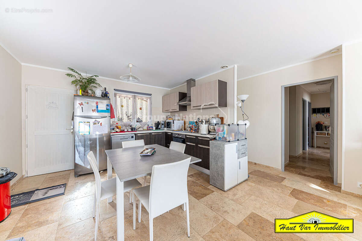 Maison à GREOUX-LES-BAINS