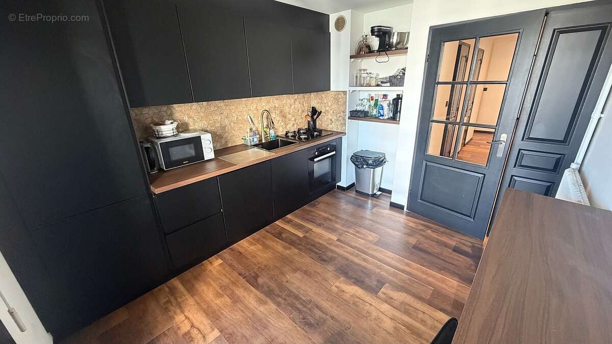 Cuisine indépendante avec loggia - Appartement à ANNEMASSE