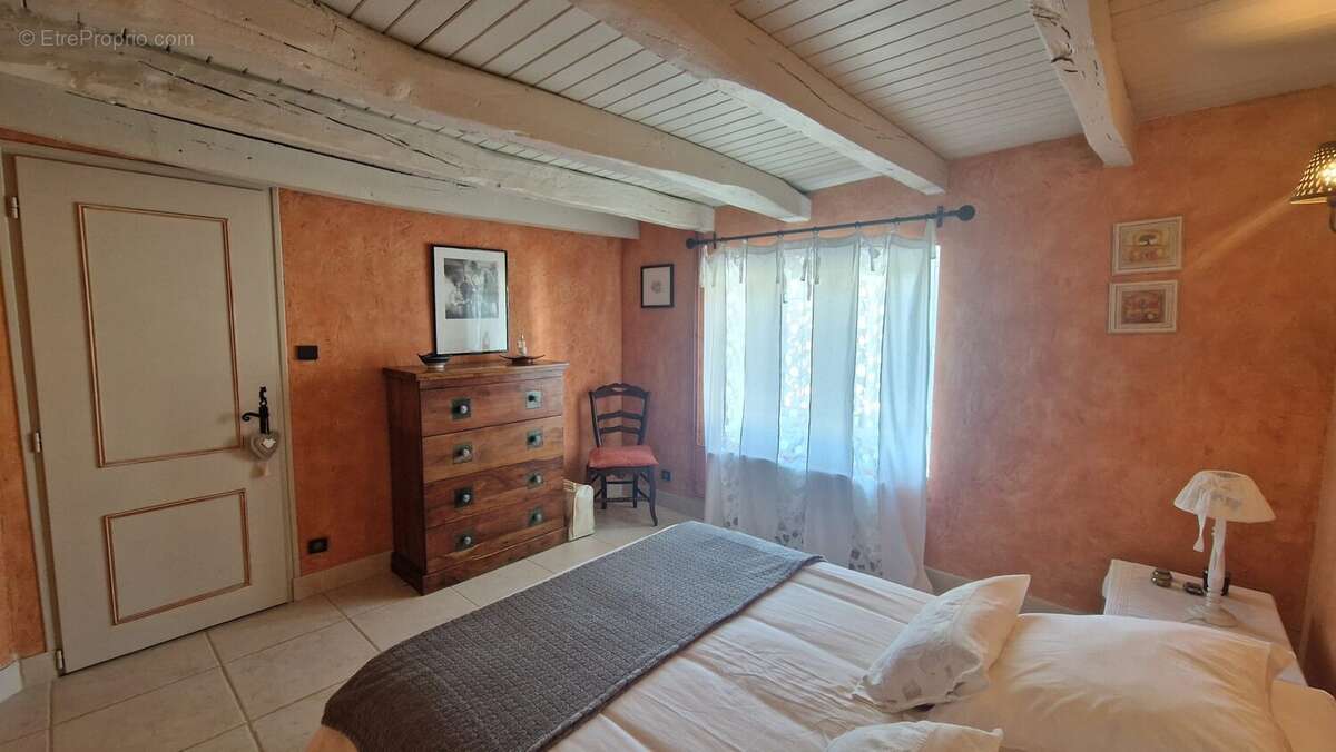 Maison 199 m² à Saint-Martin-De-Bernegoue  - photo 8