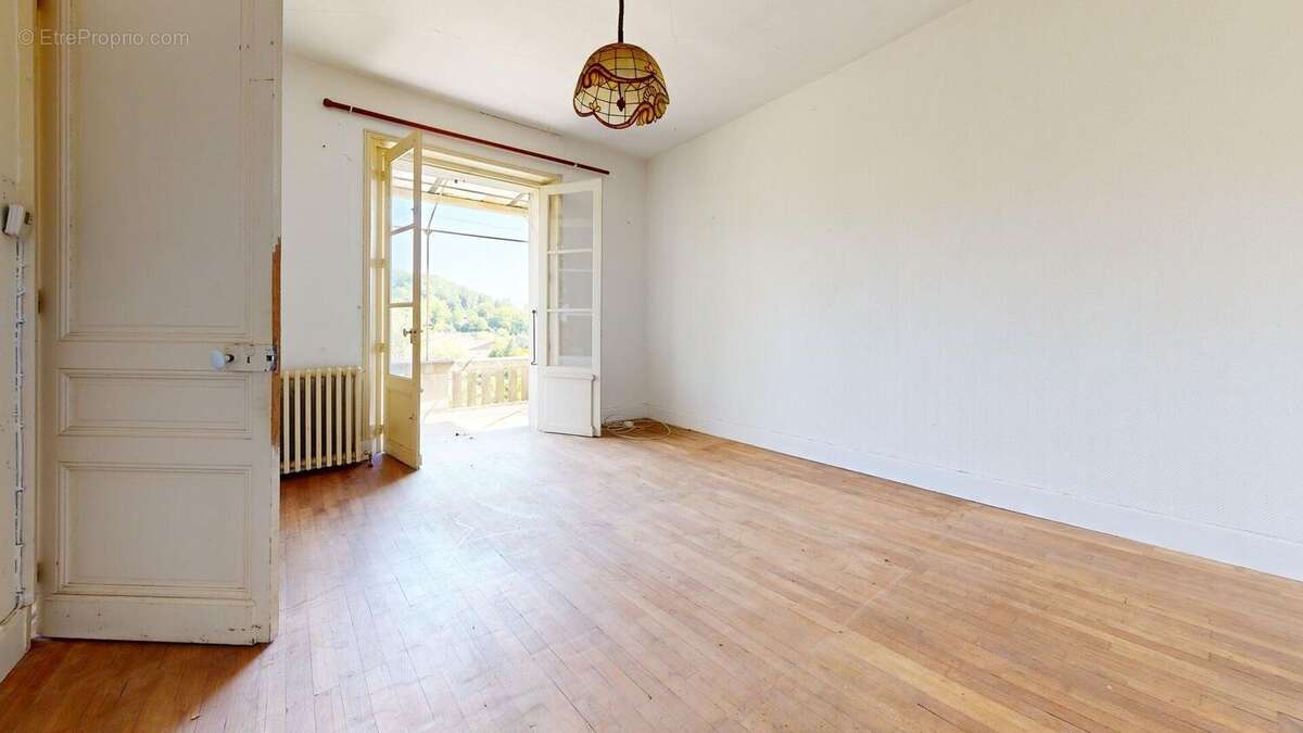 MaisonanciennearestaurerLivingRoom 1 - Maison à SAINT-CYPRIEN