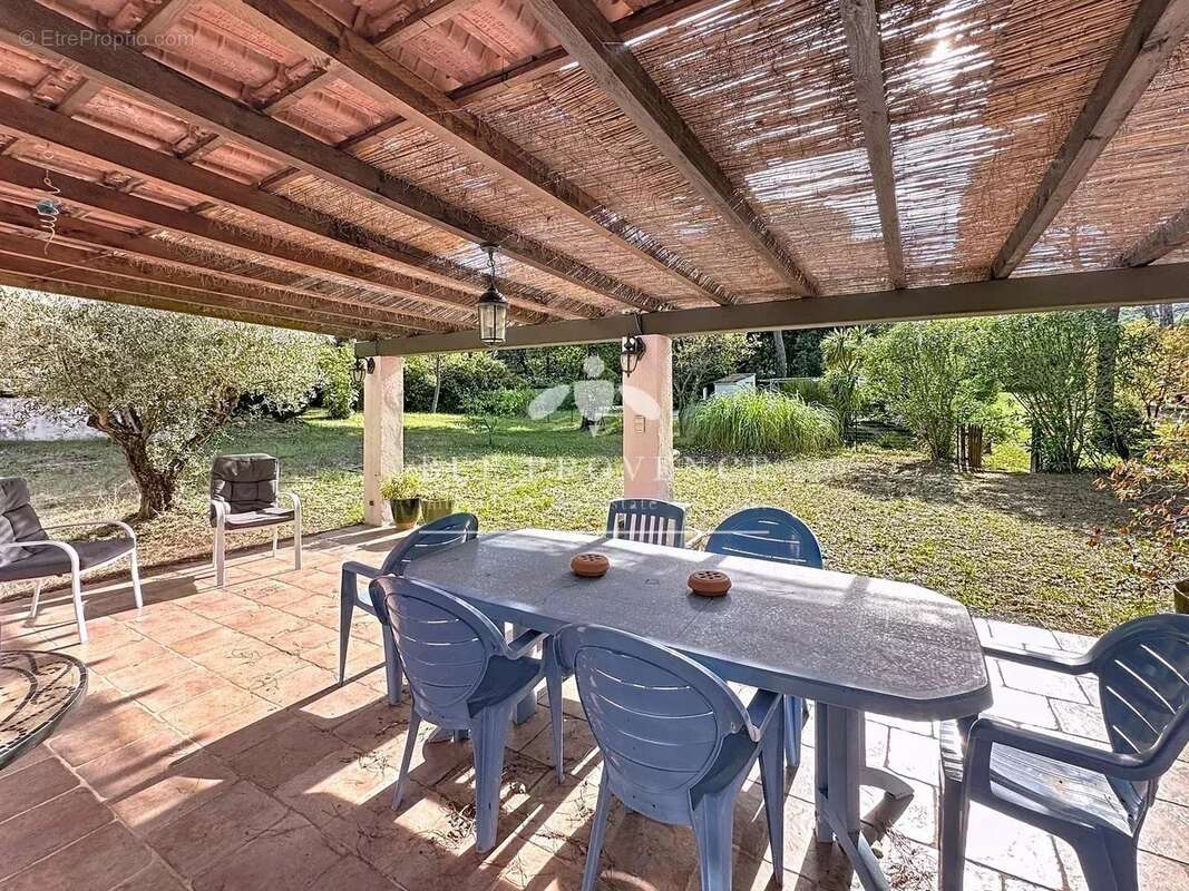 Maison à BESSE-SUR-ISSOLE