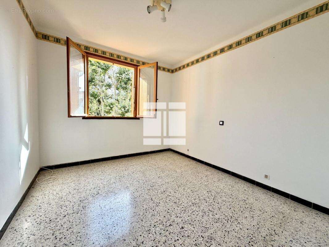 Appartement T4 de 86 m² à vendre – Centre de Calvi - photo 12