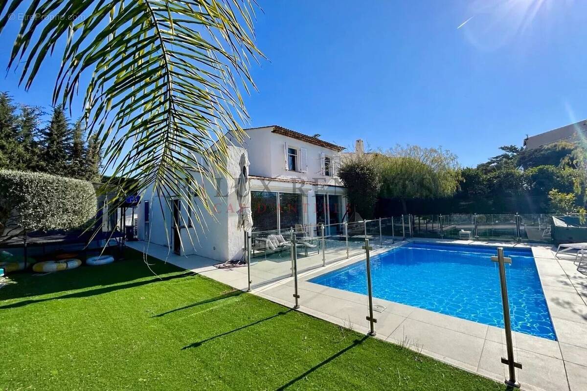 Maison à VILLENEUVE-LOUBET