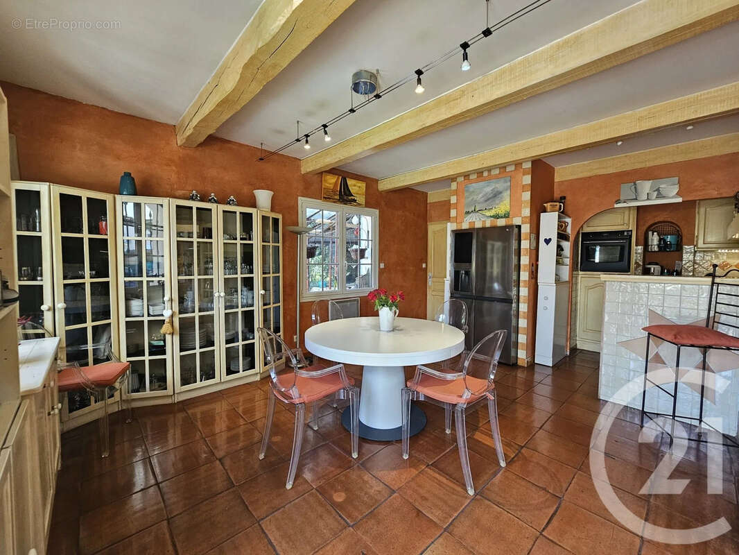 Maison 137 m² à Six-Fours-Les-Plages  - photo 6
