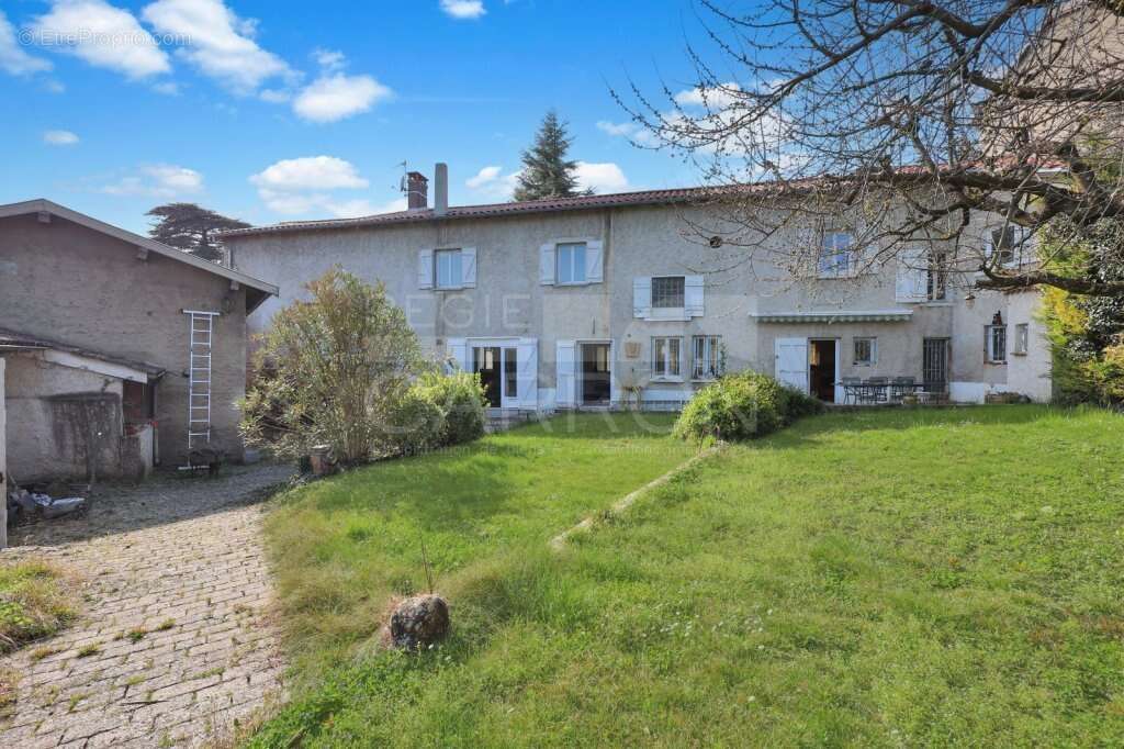 Maison à FONTAINES-SAINT-MARTIN