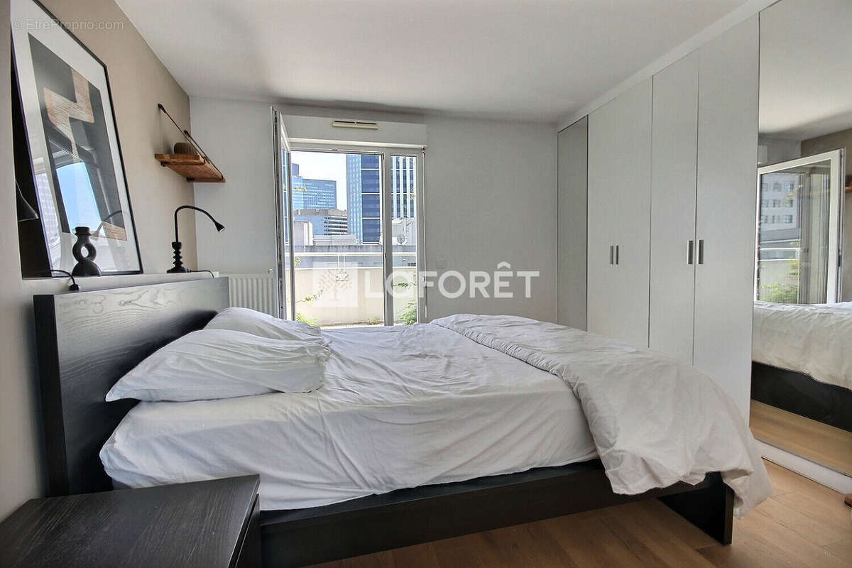 Appartement à COURBEVOIE