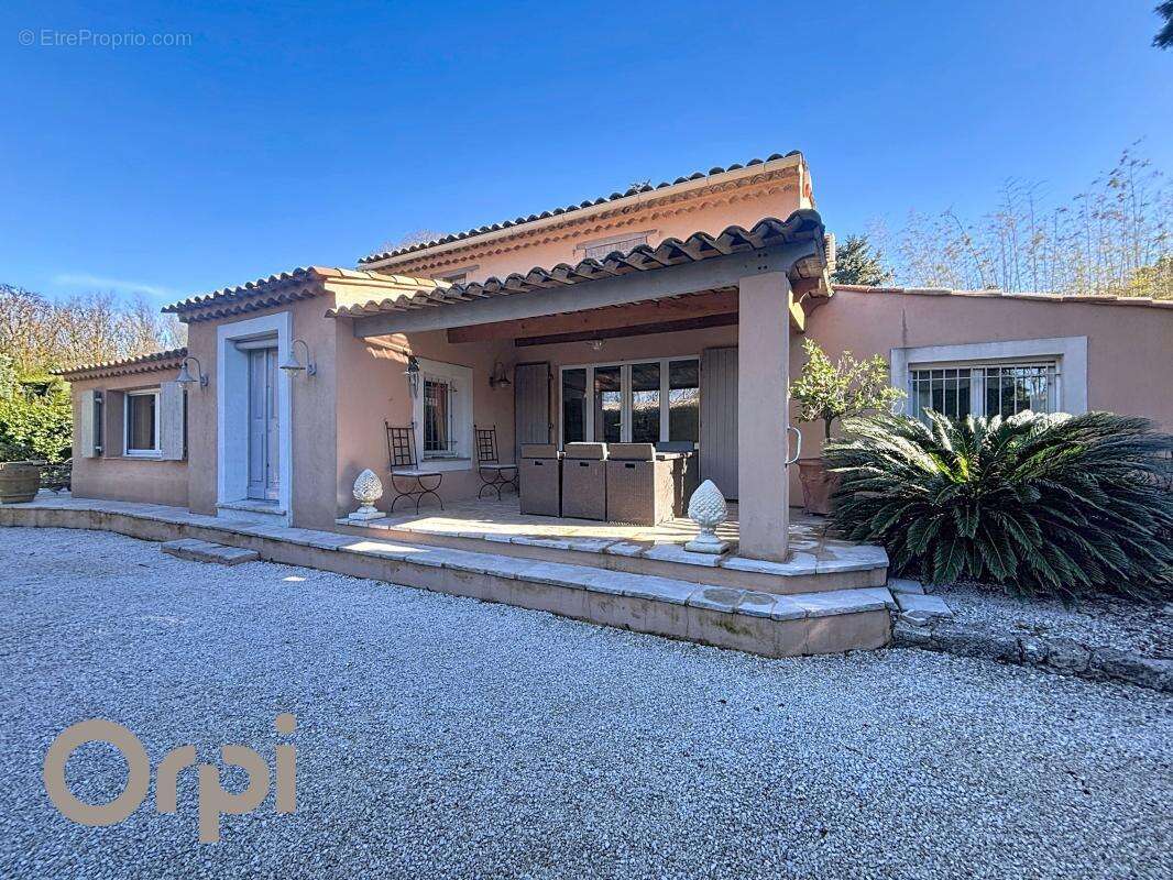 Maison à ROQUEBRUNE-SUR-ARGENS