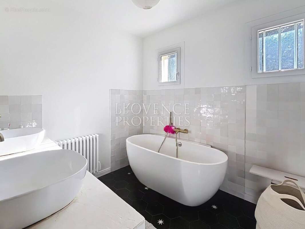 Élégante bastide d'inspiration aixoise sur les hauteurs de Tourves - photo 8