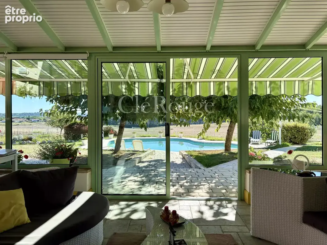 Élégante maison contemporaine avec piscine chauffée, beaux volumes et 5 400 m² de terrain - photo 12