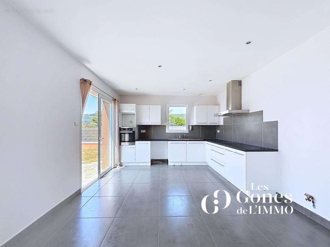 Maison T5 de 142m2 - double garage - Terrain de 675 m2 - photo 4