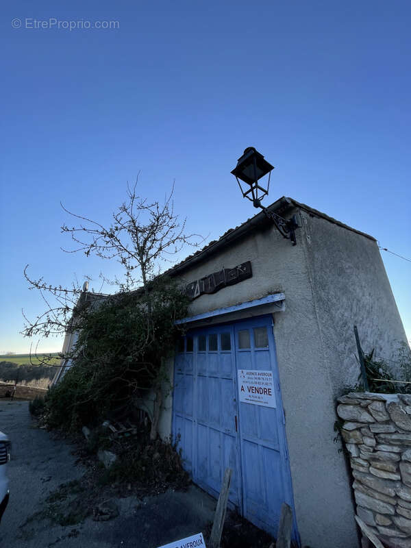 Dans un village de caractère au pied de la Montagne noire  -  Maison de village avec terrassse, jardinet, atel - photo 4