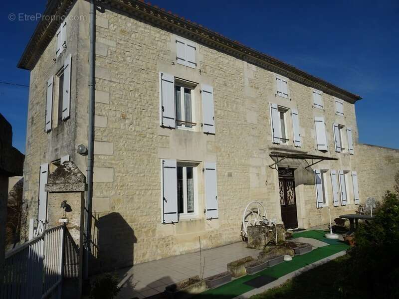 Maison à HIERSAC