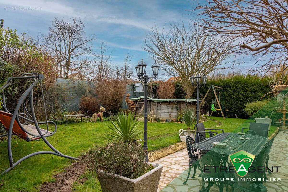 Maison à JOUY-LE-MOUTIER